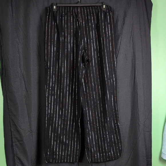 Victoria Secret/PINK.  Black  with Vertical Pinstripes. Large. EUC - Picture 2 of 5